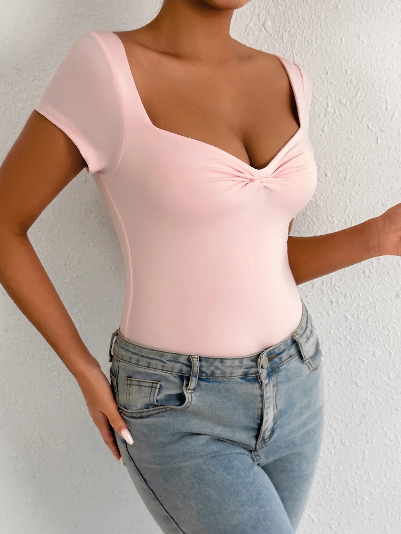 חולצת וי- קייר