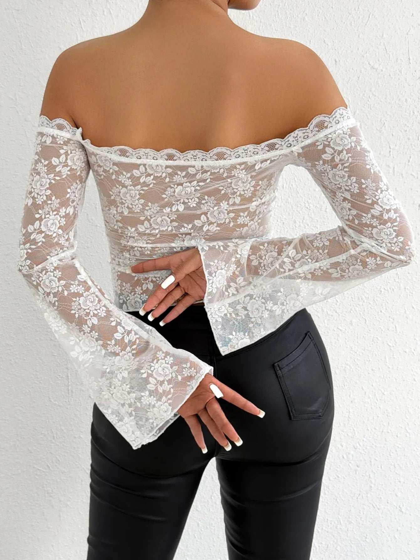 טופ תחרה אלגנטי