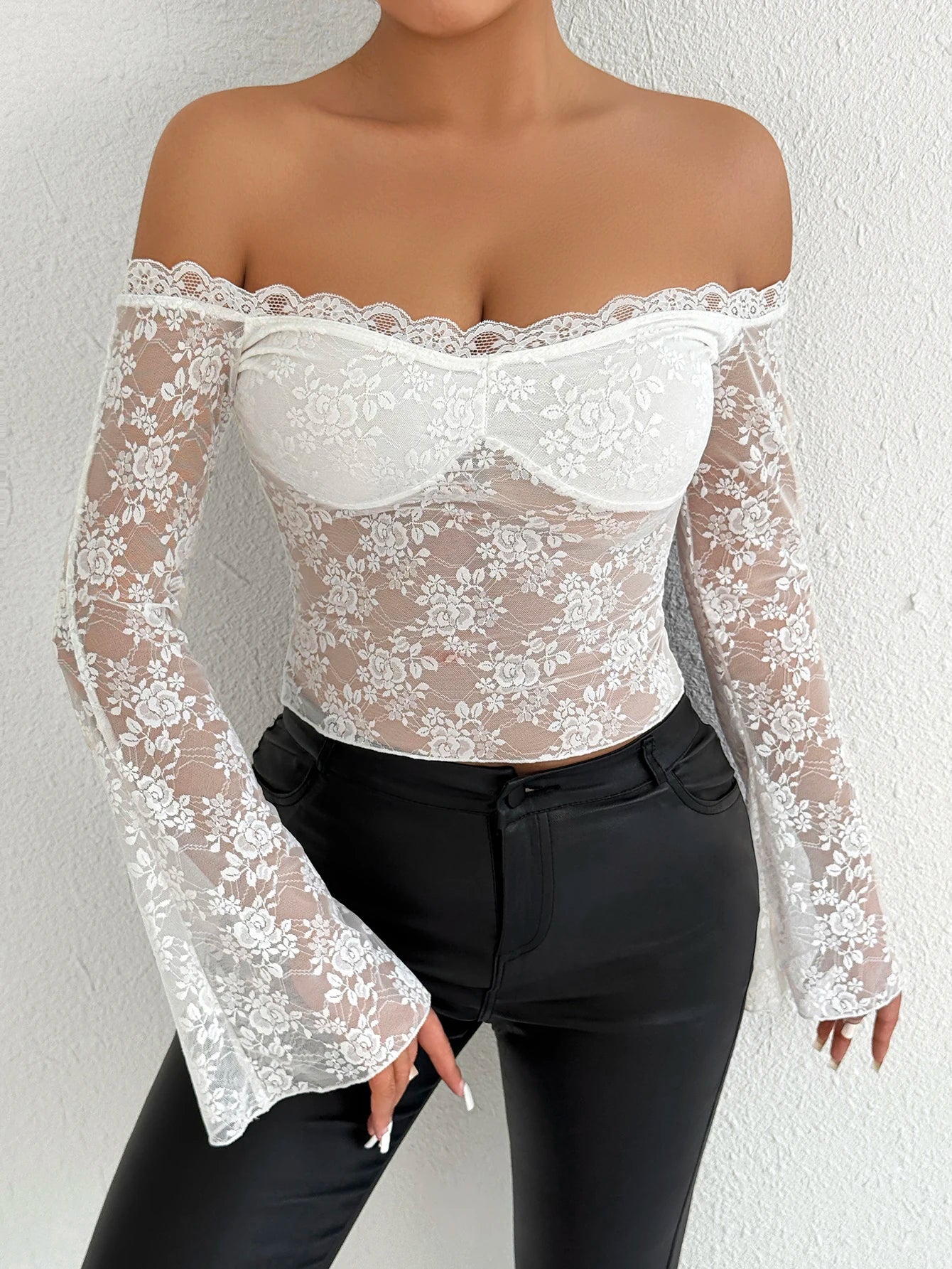 טופ תחרה אלגנטי