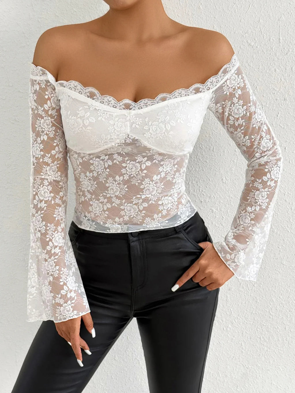 טופ תחרה אלגנטי