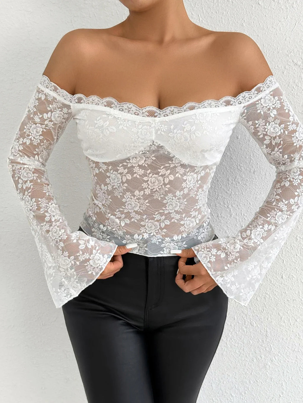 טופ תחרה אלגנטי