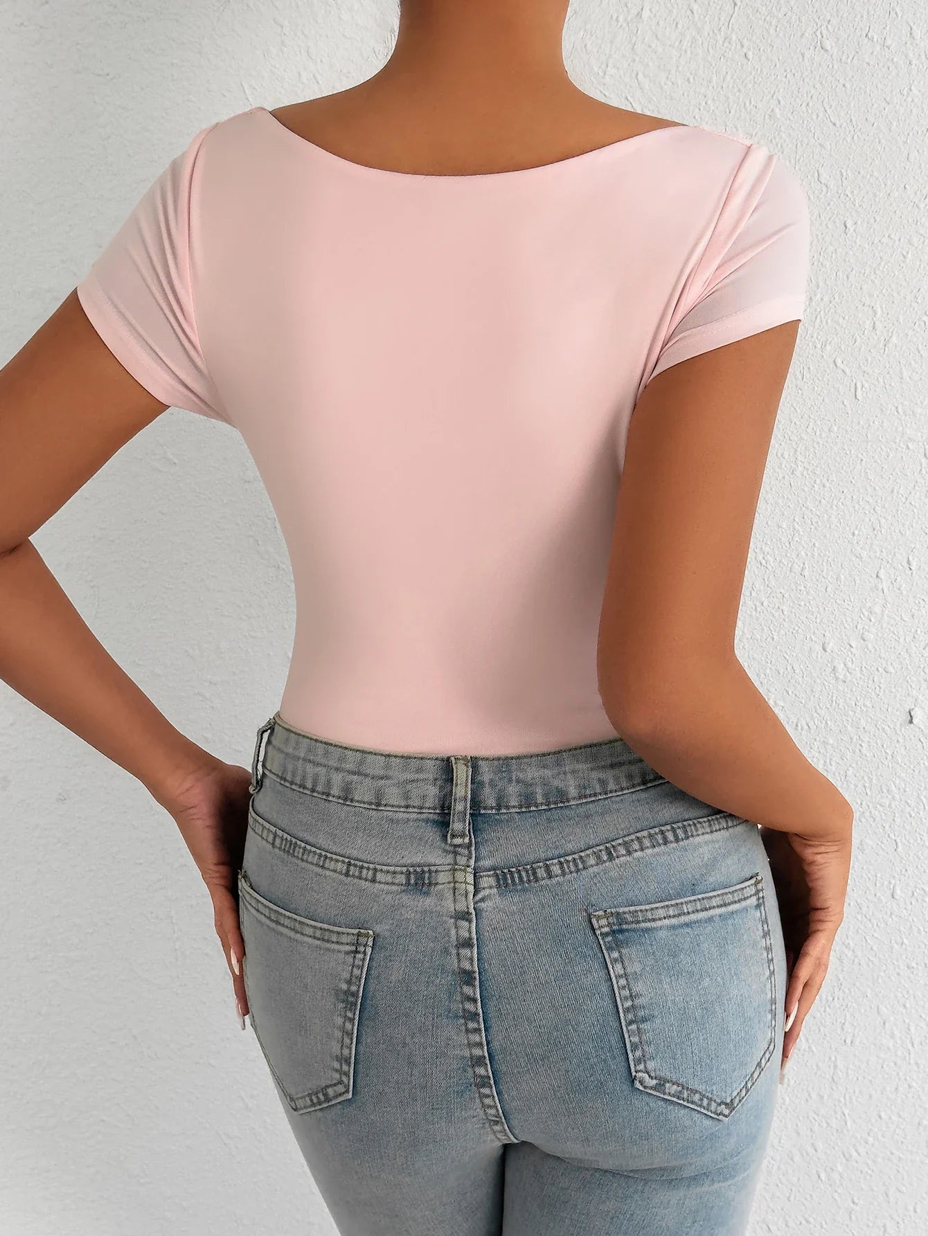 חולצת וי- קייר